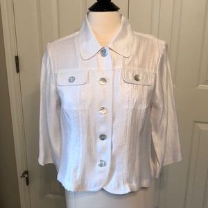 White/Silver Jacket with three-quarter sleeves.